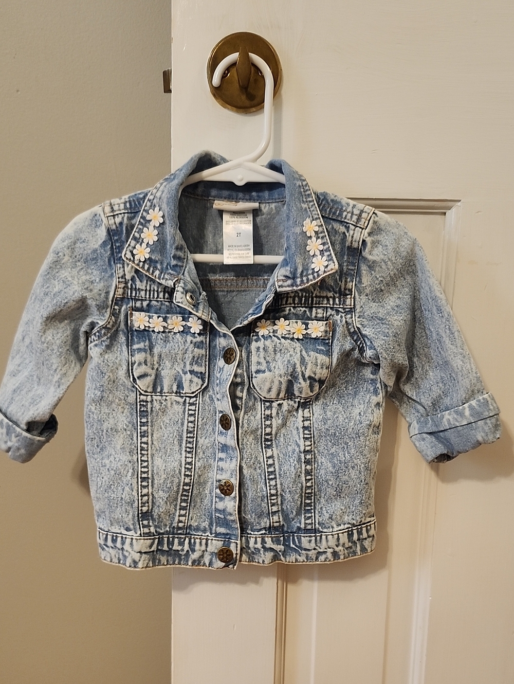 Daisy Fuentes Light Blue Acid Wash Denim Jacket with Daisy Embroidery (Size 2T)